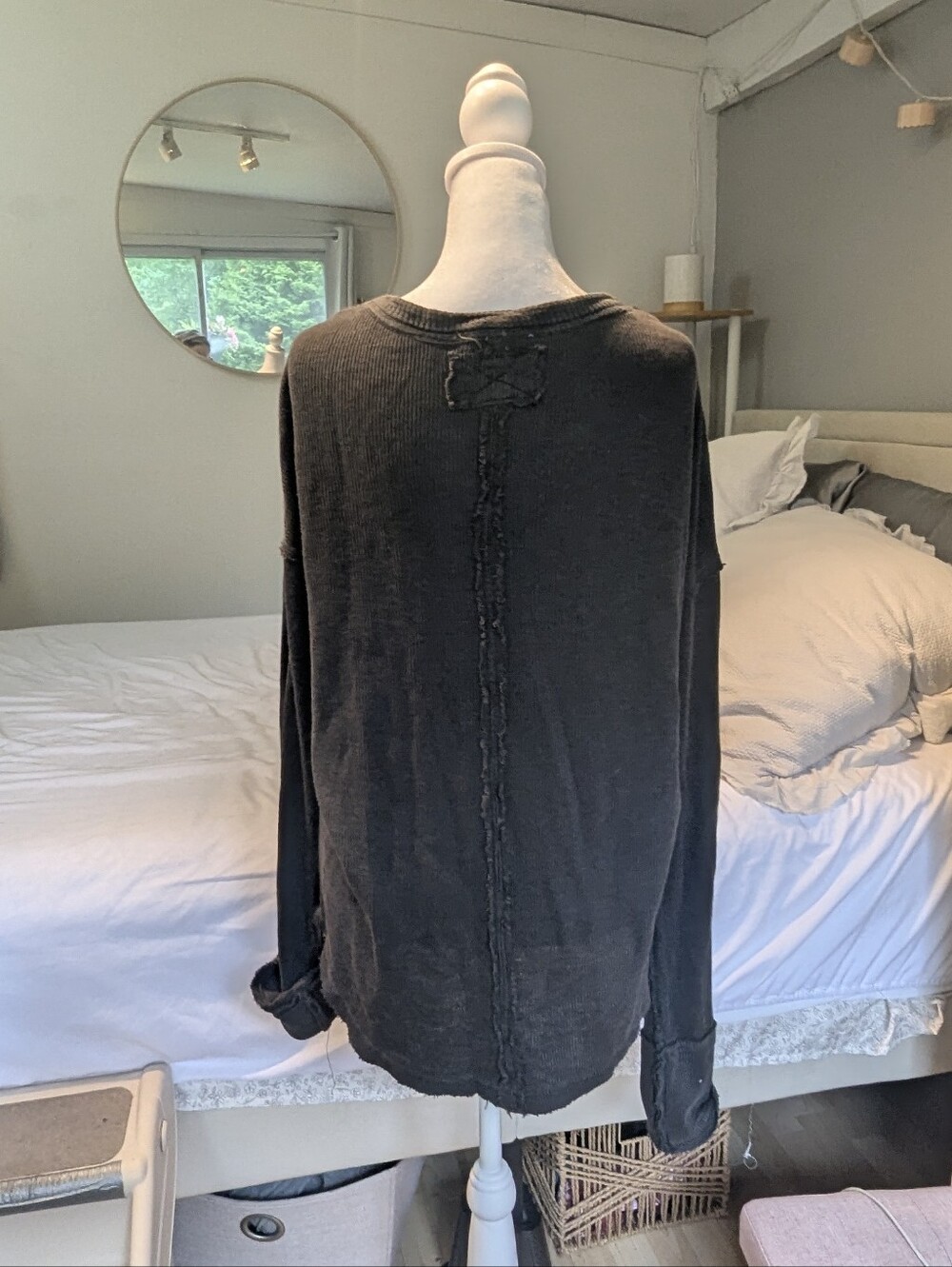 Free People We The Free Gray Distressed V‑Neck Thermal Off Shoulder Sweatshirt L - Picture 3 of 7
